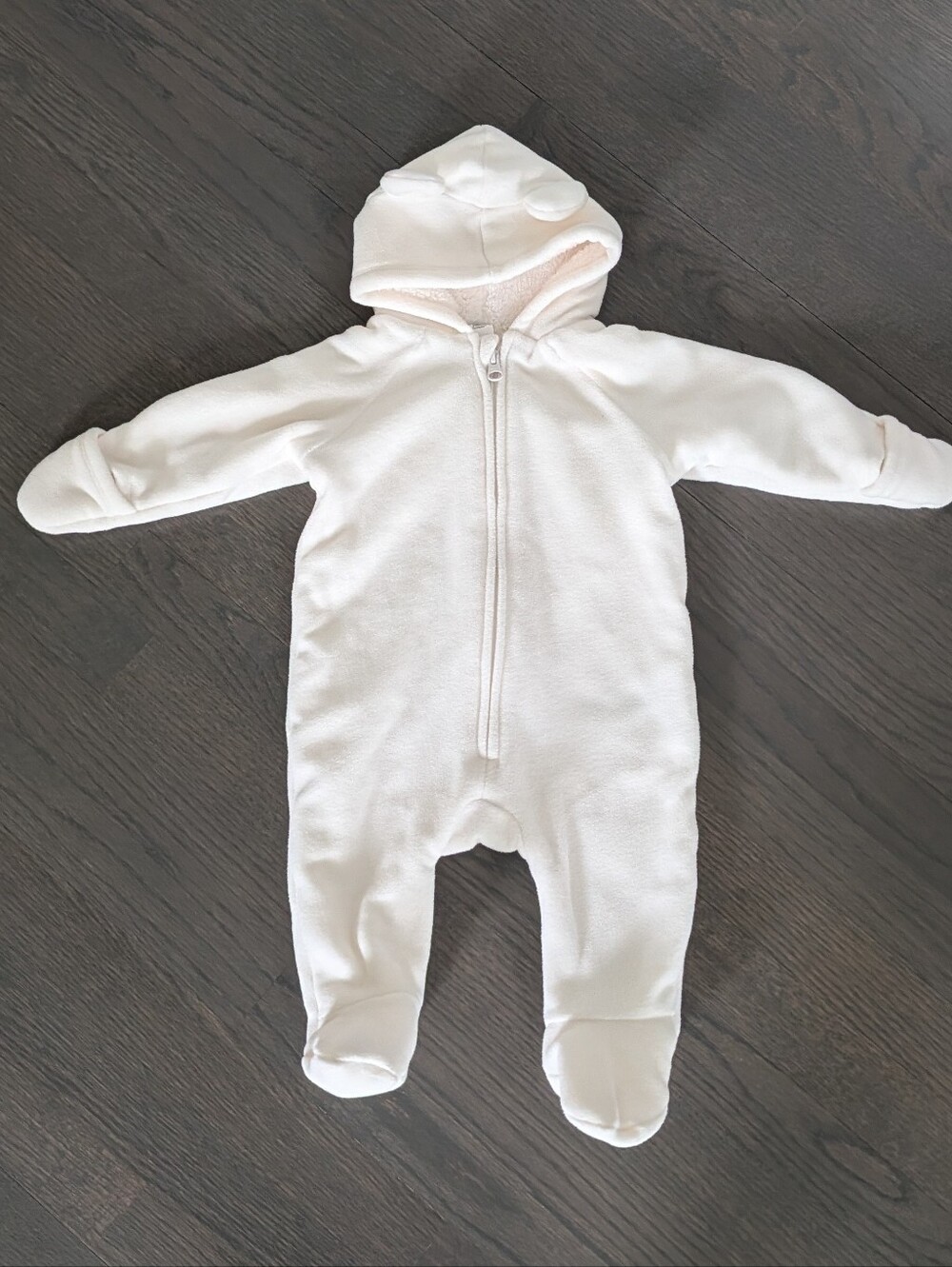 Old Navy Baby Unisex Fleece Warm Cozy Winter Footed Bodysuit, White, 3-6 Months